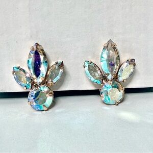 Vtg Mid-Century Aurora Borealis Rhinestone Clip On Earrings | Unsigned Beauty